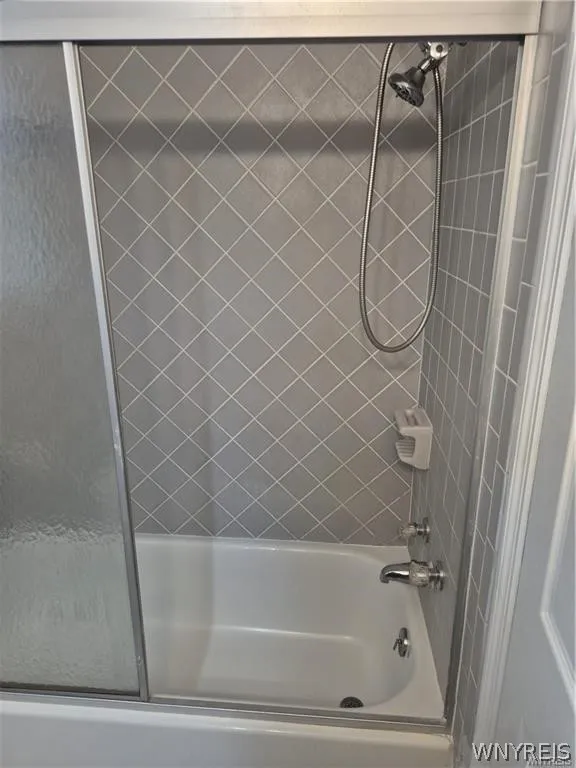 316 Hyland Avenue, Cheektowaga, New York 14043, Cheektowaga, New York 14043, 2 Bedroom Bedrooms, 5 Room Rooms,1 BathroomBathrooms,Residential Lease,For Rent,316 Hyland Avenue, Cheektowaga, New York 14043,0,B1725412