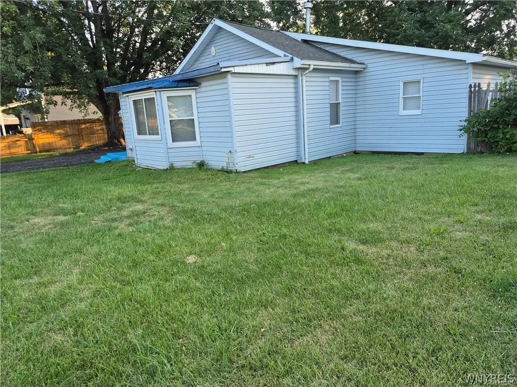 316 Hyland Avenue, Cheektowaga, New York 14043, Cheektowaga, New York 14043, 2 Bedroom Bedrooms, 5 Room Rooms,1 BathroomBathrooms,Residential Lease,For Rent,316 Hyland Avenue, Cheektowaga, New York 14043,0,B1725412