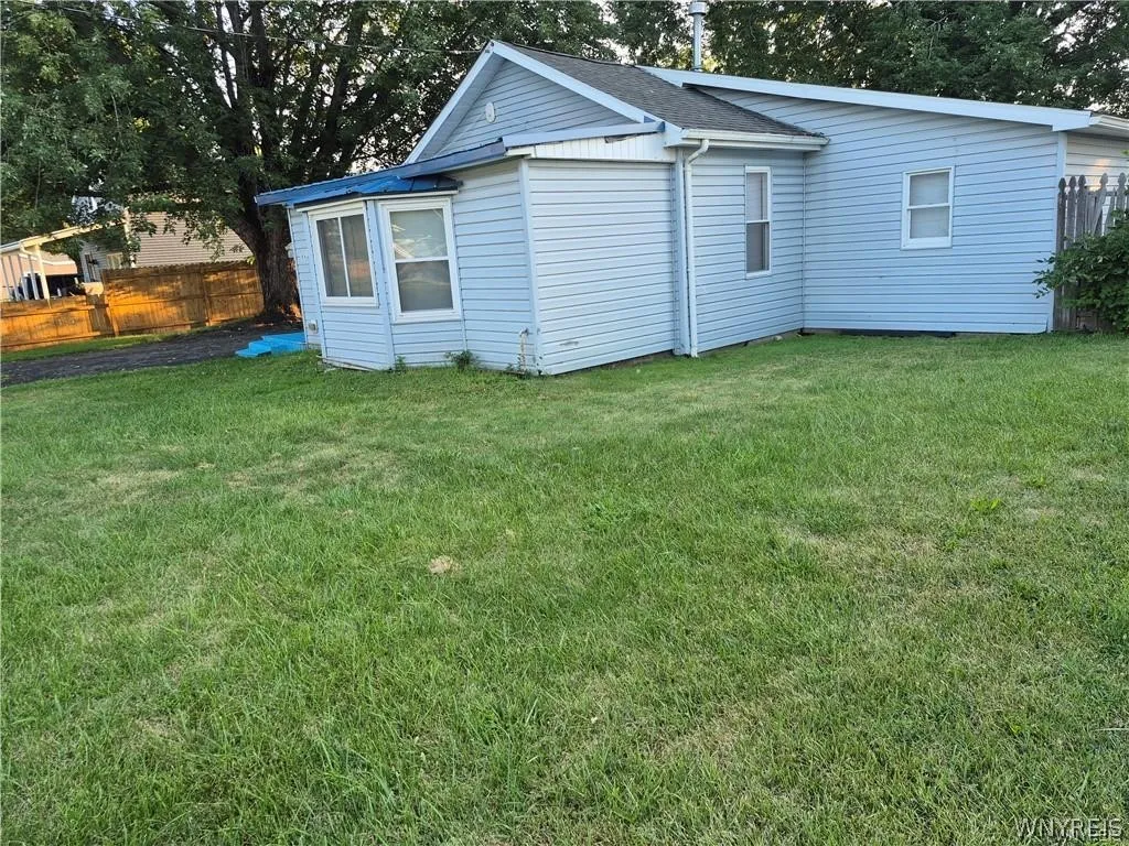 316 Hyland Avenue, Cheektowaga, New York 14043, Cheektowaga, New York 14043, 2 Bedroom Bedrooms, 5 Room Rooms,1 BathroomBathrooms,Residential Lease,For Rent,316 Hyland Avenue, Cheektowaga, New York 14043,0,B1725412