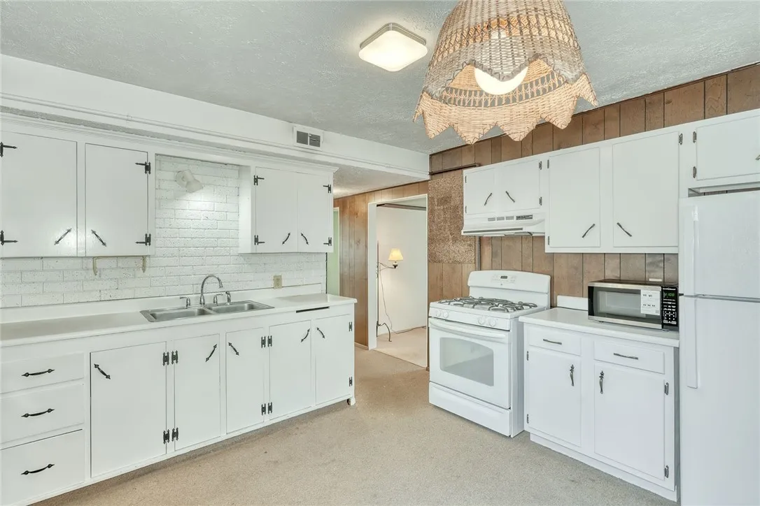 28 Audley Way, Brighton, New York 14610, Brighton, New York 14610, 2 Bedroom Bedrooms, 5 Room Rooms,1 BathroomBathrooms,Residential,For Sale,28 Audley Way, Brighton, New York 14610,0,R1725252