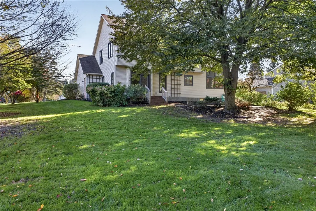 345 Hartsville Lane, Webster, New York 14580, Webster, New York 14580, 3 Bedroom Bedrooms, 7 Room Rooms,2 BathroomBathrooms,Residential,For Sale,345 Hartsville Lane, Webster, New York 14580,0,R1720223