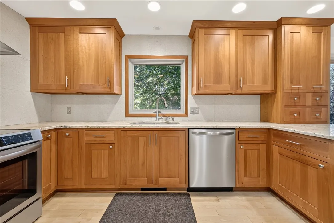 345 Hartsville Lane, Webster, New York 14580, Webster, New York 14580, 3 Bedroom Bedrooms, 7 Room Rooms,2 BathroomBathrooms,Residential,For Sale,345 Hartsville Lane, Webster, New York 14580,0,R1720223