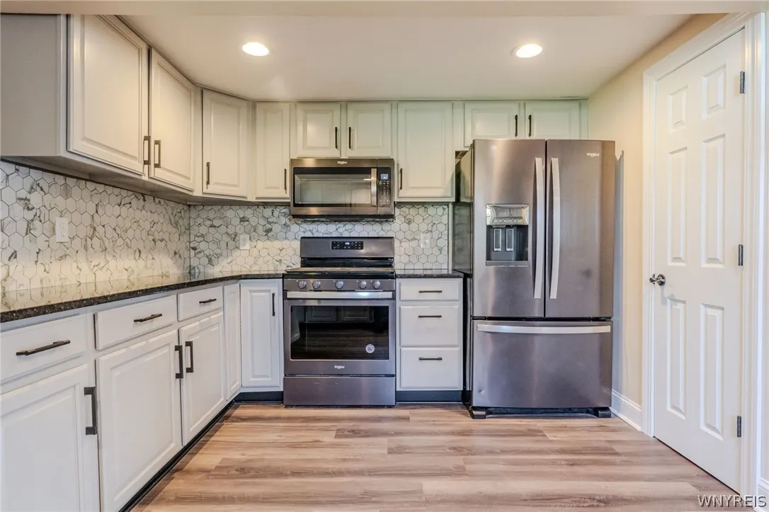 2507 Oak Harbor Road, Grand Island, New York 14072, Grand Island, New York 14072, 4 Bedroom Bedrooms, 9 Room Rooms,3 BathroomBathrooms,Residential,For Sale,2507 Oak Harbor Road, Grand Island, New York 14072,0,B1725437
