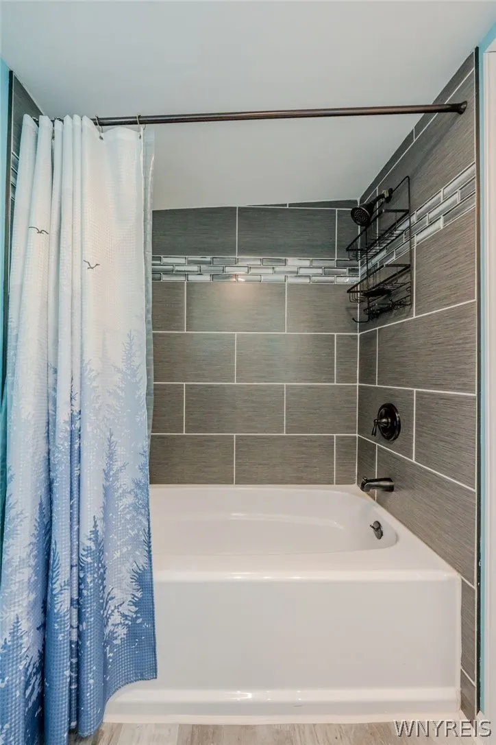 2507 Oak Harbor Road, Grand Island, New York 14072, Grand Island, New York 14072, 4 Bedroom Bedrooms, 9 Room Rooms,3 BathroomBathrooms,Residential,For Sale,2507 Oak Harbor Road, Grand Island, New York 14072,0,B1725437