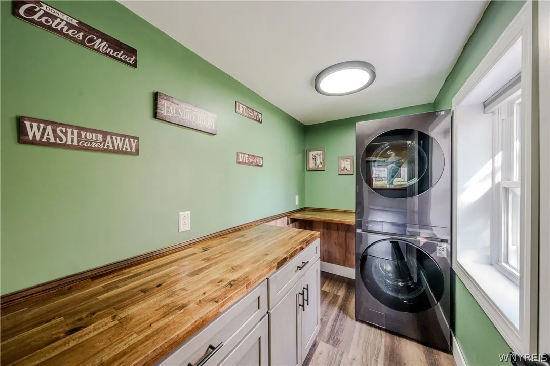 2507 Oak Harbor Road, Grand Island, New York 14072, Grand Island, New York 14072, 4 Bedroom Bedrooms, 9 Room Rooms,3 BathroomBathrooms,Residential,For Sale,2507 Oak Harbor Road, Grand Island, New York 14072,0,B1725437