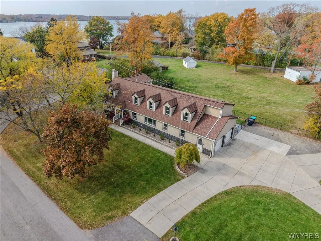2507 Oak Harbor Road, Grand Island, New York 14072, Grand Island, New York 14072, 4 Bedroom Bedrooms, 9 Room Rooms,3 BathroomBathrooms,Residential,For Sale,2507 Oak Harbor Road, Grand Island, New York 14072,0,B1725437