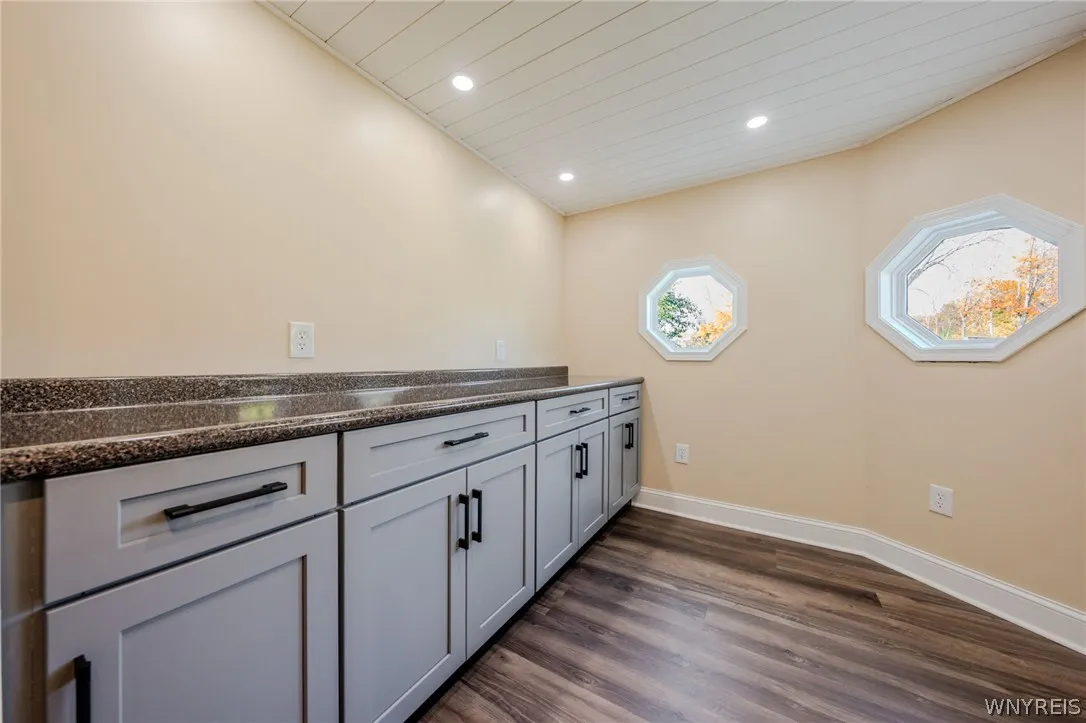 2507 Oak Harbor Road, Grand Island, New York 14072, Grand Island, New York 14072, 4 Bedroom Bedrooms, 9 Room Rooms,3 BathroomBathrooms,Residential,For Sale,2507 Oak Harbor Road, Grand Island, New York 14072,0,B1725437