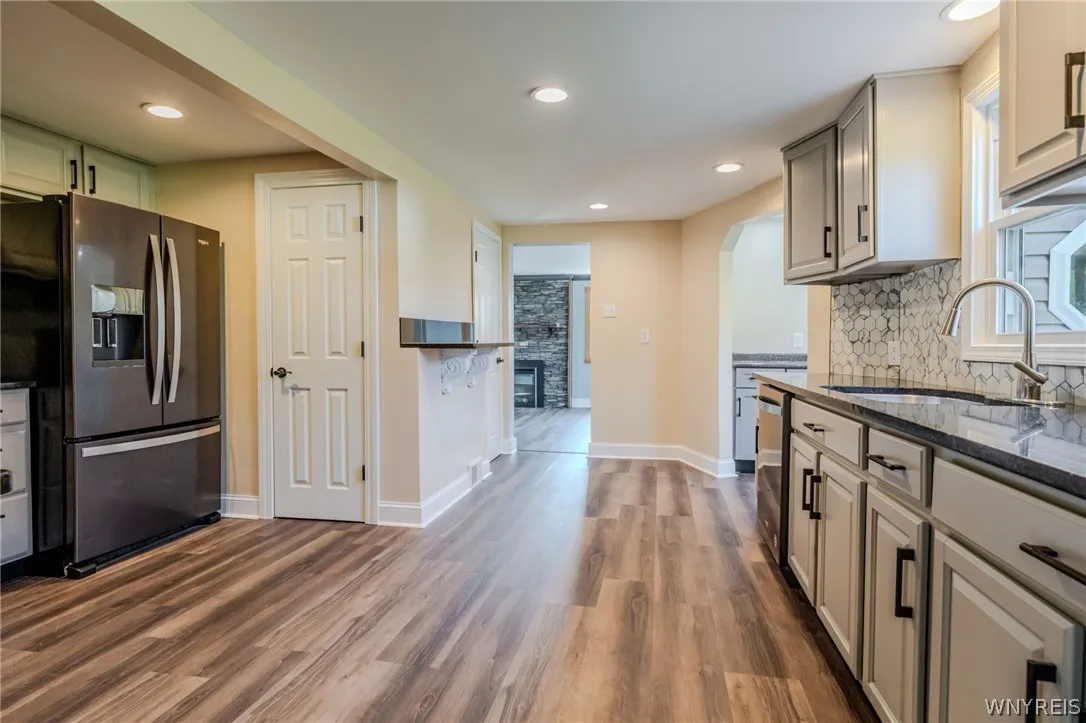 2507 Oak Harbor Road, Grand Island, New York 14072, Grand Island, New York 14072, 4 Bedroom Bedrooms, 9 Room Rooms,3 BathroomBathrooms,Residential,For Sale,2507 Oak Harbor Road, Grand Island, New York 14072,0,B1725437