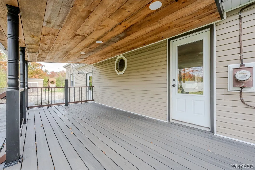 2507 Oak Harbor Road, Grand Island, New York 14072, Grand Island, New York 14072, 4 Bedroom Bedrooms, 9 Room Rooms,3 BathroomBathrooms,Residential,For Sale,2507 Oak Harbor Road, Grand Island, New York 14072,0,B1725437