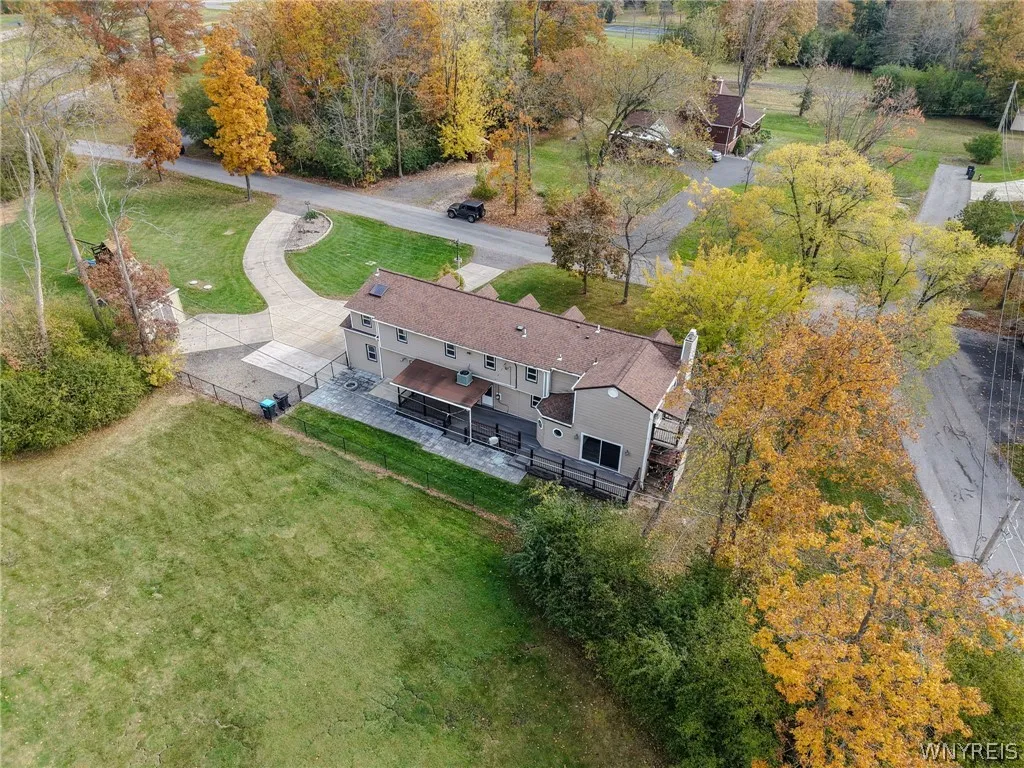 2507 Oak Harbor Road, Grand Island, New York 14072, Grand Island, New York 14072, 4 Bedroom Bedrooms, 9 Room Rooms,3 BathroomBathrooms,Residential,For Sale,2507 Oak Harbor Road, Grand Island, New York 14072,0,B1725437