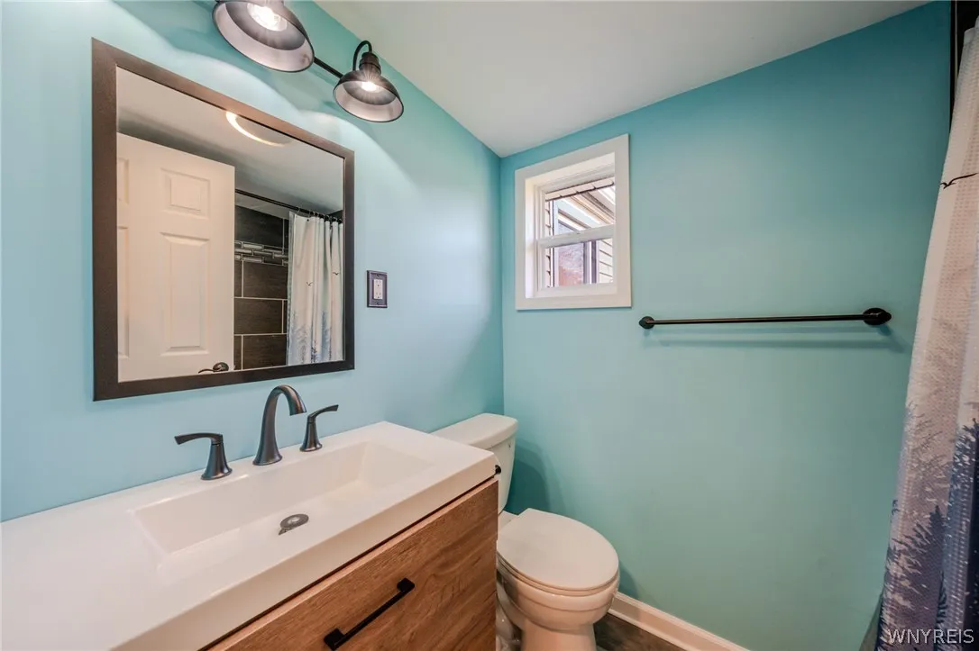 2507 Oak Harbor Road, Grand Island, New York 14072, Grand Island, New York 14072, 4 Bedroom Bedrooms, 9 Room Rooms,3 BathroomBathrooms,Residential,For Sale,2507 Oak Harbor Road, Grand Island, New York 14072,0,B1725437