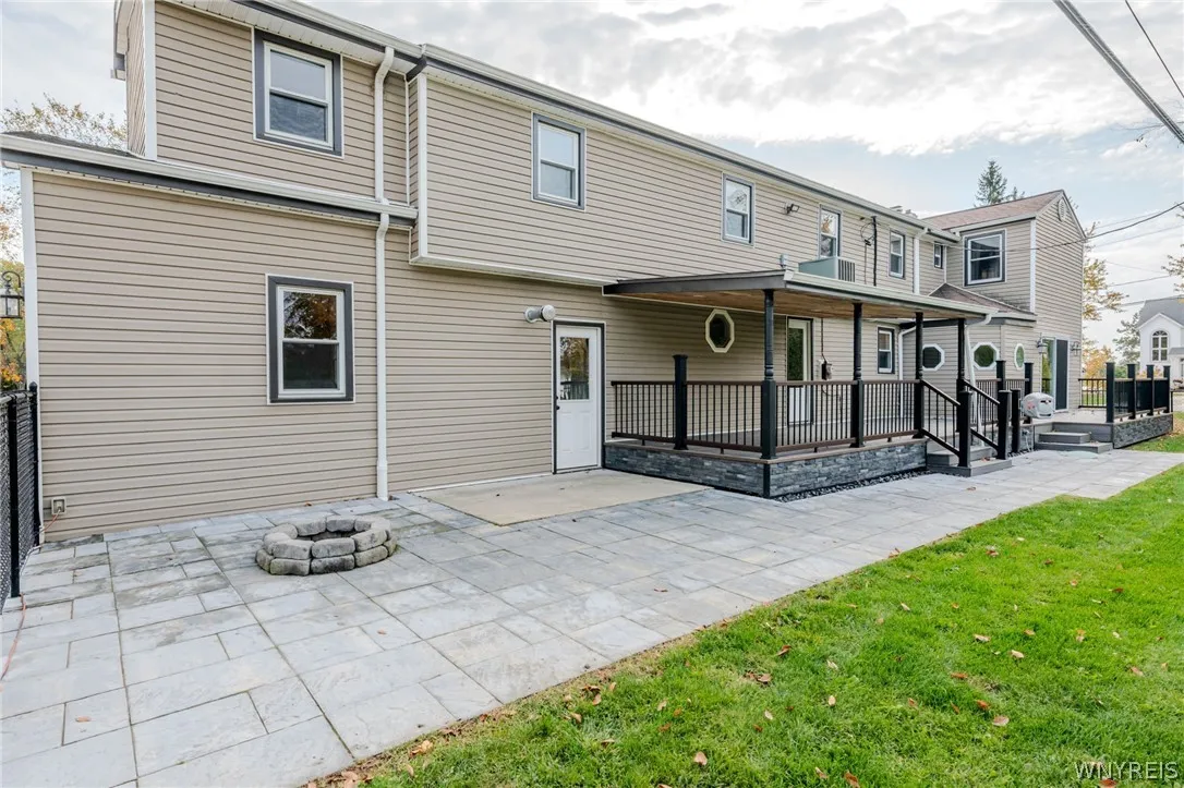 2507 Oak Harbor Road, Grand Island, New York 14072, Grand Island, New York 14072, 4 Bedroom Bedrooms, 9 Room Rooms,3 BathroomBathrooms,Residential,For Sale,2507 Oak Harbor Road, Grand Island, New York 14072,0,B1725437