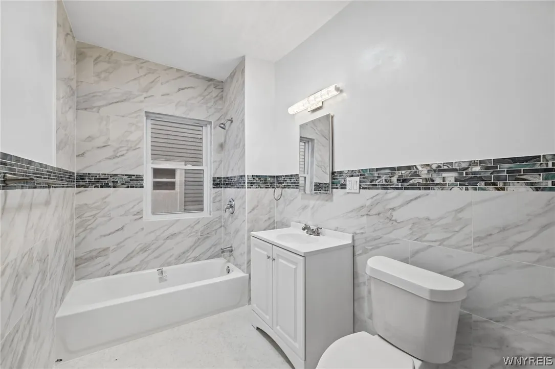 218 Laurel Street, Buffalo, New York 14208, Buffalo, New York 14208, 6 Bedroom Bedrooms, ,2 BathroomBathrooms,Residential,For Sale,218 Laurel Street, Buffalo, New York 14208,0,B1725527