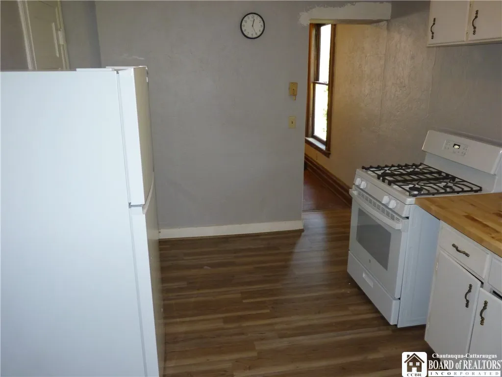 334 East 5th Street, Jamestown, New York 14701, Jamestown, New York 14701, 1 Bedroom Bedrooms, 5 Room Rooms,1 BathroomBathrooms,Residential Lease,For Rent,334 East 5th Street, Jamestown, New York 14701,0,R1725068