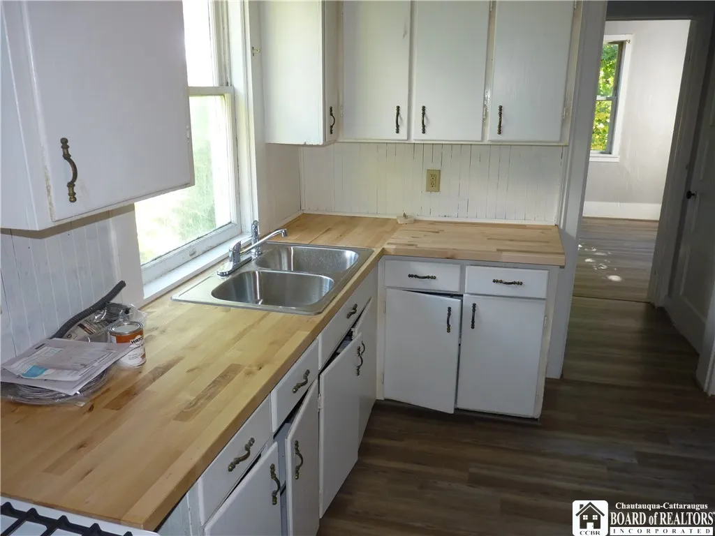 334 East 5th Street, Jamestown, New York 14701, Jamestown, New York 14701, 1 Bedroom Bedrooms, 5 Room Rooms,1 BathroomBathrooms,Residential Lease,For Rent,334 East 5th Street, Jamestown, New York 14701,0,R1725068