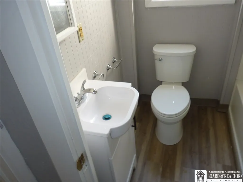 334 East 5th Street, Jamestown, New York 14701, Jamestown, New York 14701, 1 Bedroom Bedrooms, 5 Room Rooms,1 BathroomBathrooms,Residential Lease,For Rent,334 East 5th Street, Jamestown, New York 14701,0,R1725068