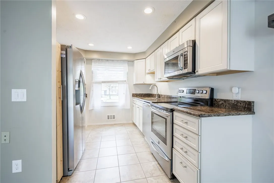 16 Sanders Farm Dr, Penfield, New York 14526, Penfield, New York 14526, 2 Bedroom Bedrooms, 6 Room Rooms,1 BathroomBathrooms,Residential Lease,For Rent,16 Sanders Farm Dr, Penfield, New York 14526,0,R1725480