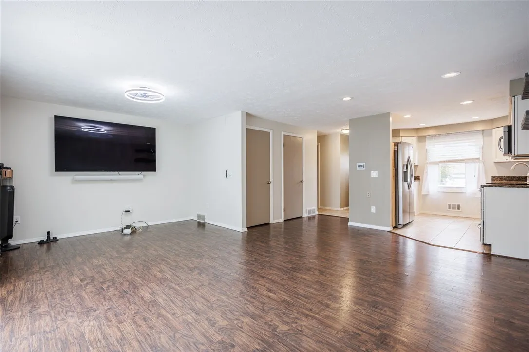 16 Sanders Farm Dr, Penfield, New York 14526, Penfield, New York 14526, 2 Bedroom Bedrooms, 6 Room Rooms,1 BathroomBathrooms,Residential Lease,For Rent,16 Sanders Farm Dr, Penfield, New York 14526,0,R1725480
