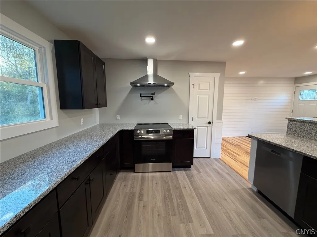 Gorgeous granite countertops.