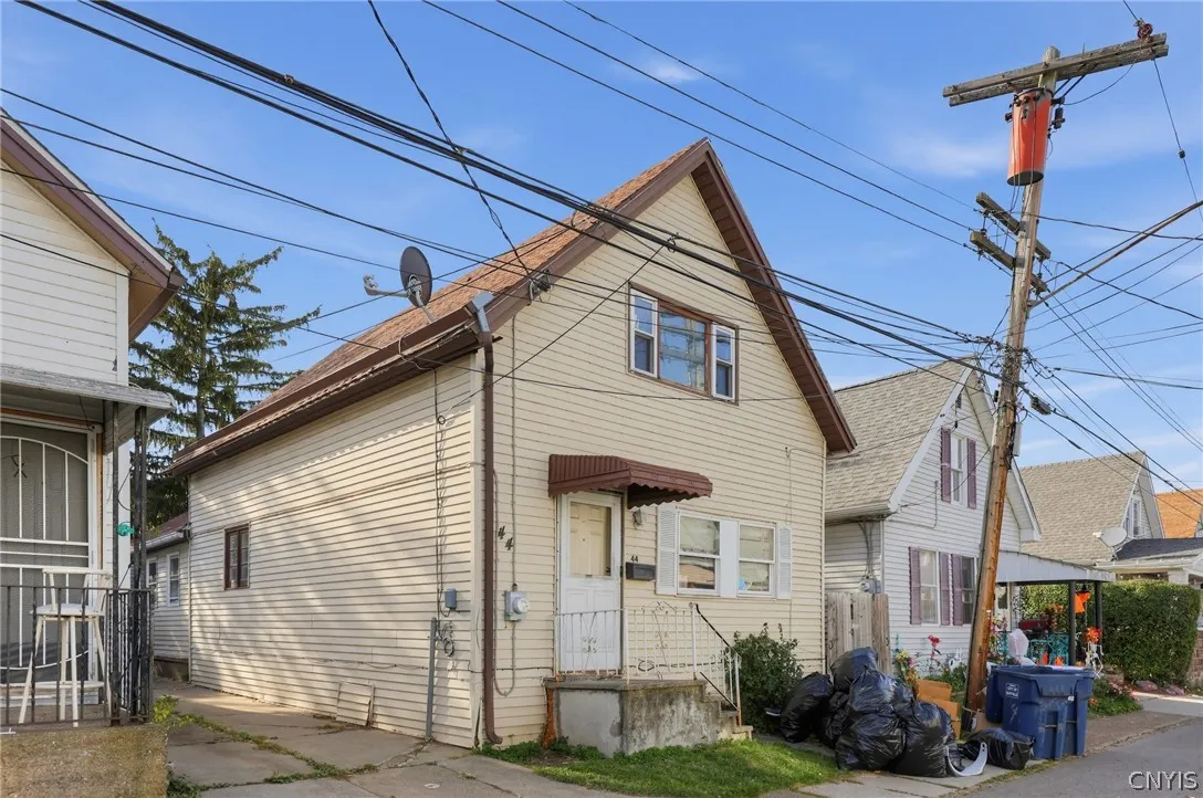 44 Hoffman Place, Buffalo, New York 14207, Buffalo, New York 14207, 4 Bedroom Bedrooms, 7 Room Rooms,2 BathroomBathrooms,Residential,For Sale,44 Hoffman Place, Buffalo, New York 14207,0,S1724102