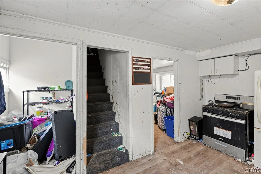 44 Hoffman Place, Buffalo, New York 14207, Buffalo, New York 14207, 4 Bedroom Bedrooms, 7 Room Rooms,2 BathroomBathrooms,Residential,For Sale,44 Hoffman Place, Buffalo, New York 14207,0,S1724102