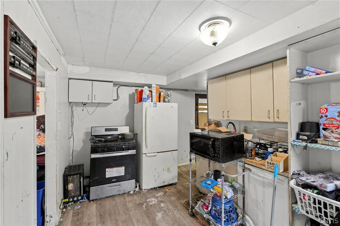 44 Hoffman Place, Buffalo, New York 14207, Buffalo, New York 14207, 4 Bedroom Bedrooms, 7 Room Rooms,2 BathroomBathrooms,Residential,For Sale,44 Hoffman Place, Buffalo, New York 14207,0,S1724102