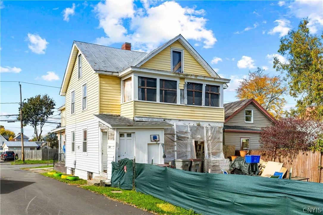 209 Lawrence Street, Rome, New York 13440, Rome, New York 13440, 5 Bedroom Bedrooms, ,2 BathroomBathrooms,Residential,For Sale,209 Lawrence Street, Rome, New York 13440,0,S1724667