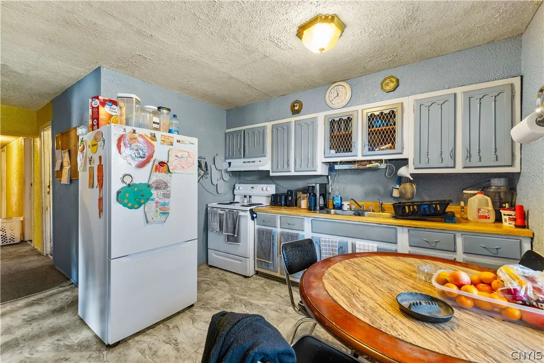 209 Lawrence Street, Rome, New York 13440, Rome, New York 13440, 5 Bedroom Bedrooms, ,2 BathroomBathrooms,Residential,For Sale,209 Lawrence Street, Rome, New York 13440,0,S1724667