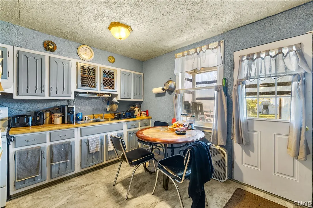 209 Lawrence Street, Rome, New York 13440, Rome, New York 13440, 5 Bedroom Bedrooms, ,2 BathroomBathrooms,Residential,For Sale,209 Lawrence Street, Rome, New York 13440,0,S1724667