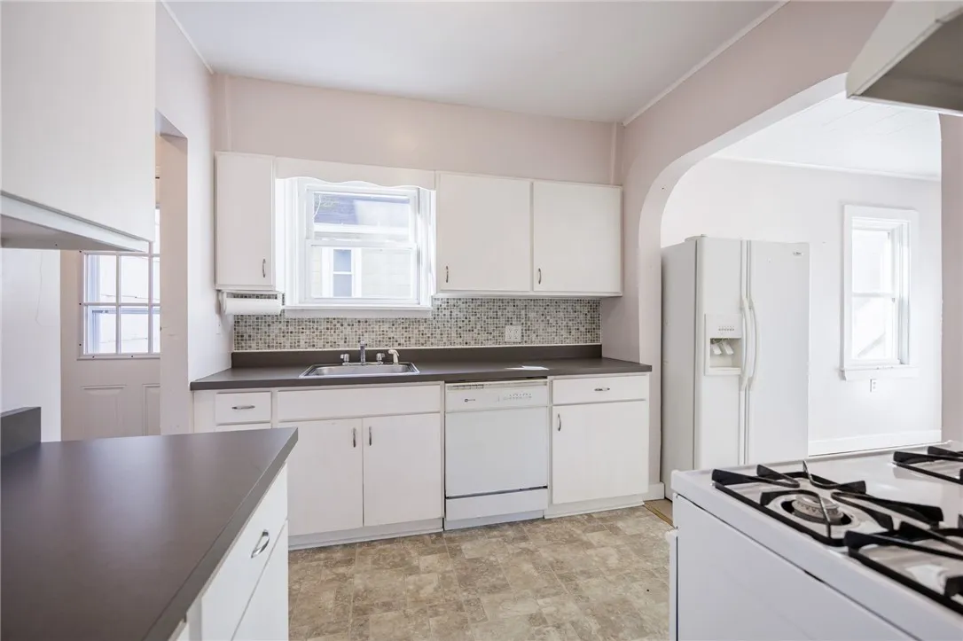 39 Culver Road, Rochester, New York 14620, Rochester, New York 14620, 3 Bedroom Bedrooms, 6 Room Rooms,2 BathroomBathrooms,Residential,For Sale,39 Culver Road, Rochester, New York 14620,0,R1725276
