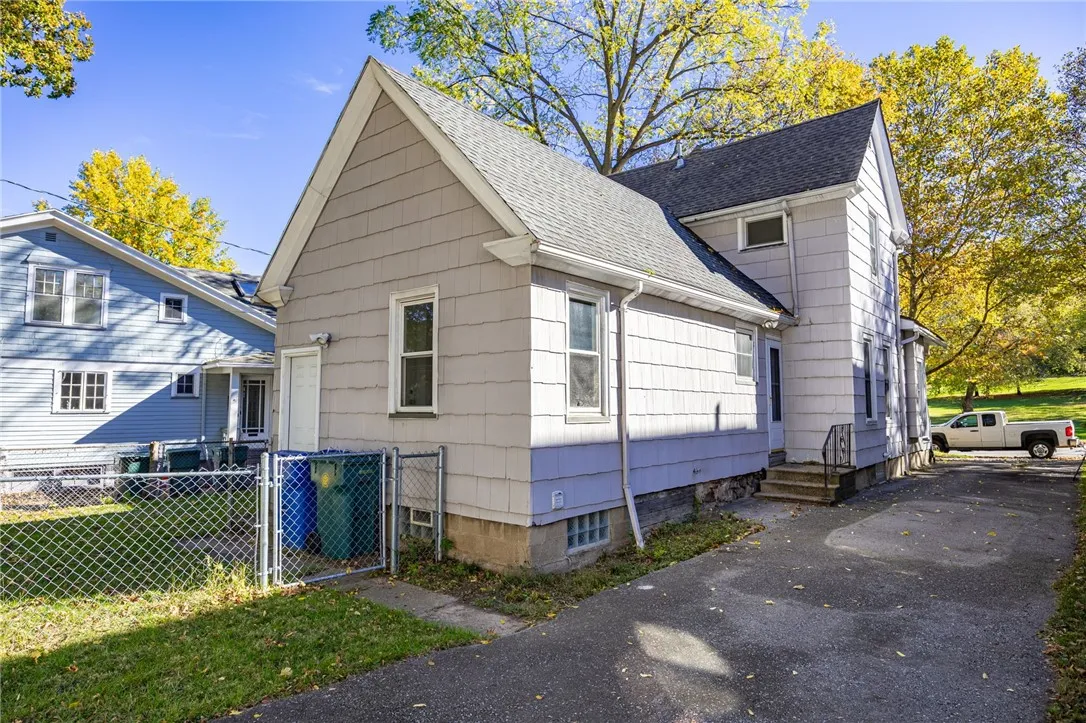 39 Culver Road, Rochester, New York 14620, Rochester, New York 14620, 3 Bedroom Bedrooms, 6 Room Rooms,2 BathroomBathrooms,Residential,For Sale,39 Culver Road, Rochester, New York 14620,0,R1725276