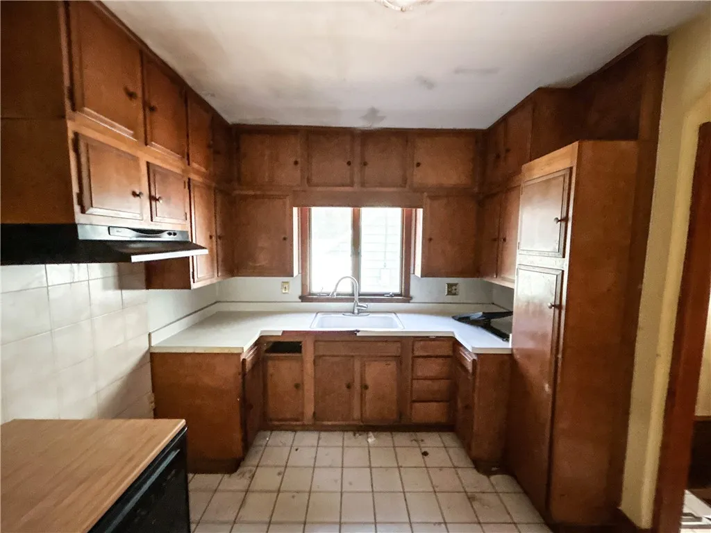 176 Michigan Street, Rochester, New York 14606, Rochester, New York 14606, 5 Bedroom Bedrooms, 8 Room Rooms,2 BathroomBathrooms,Residential,For Sale,176 Michigan Street, Rochester, New York 14606,0,R1725399