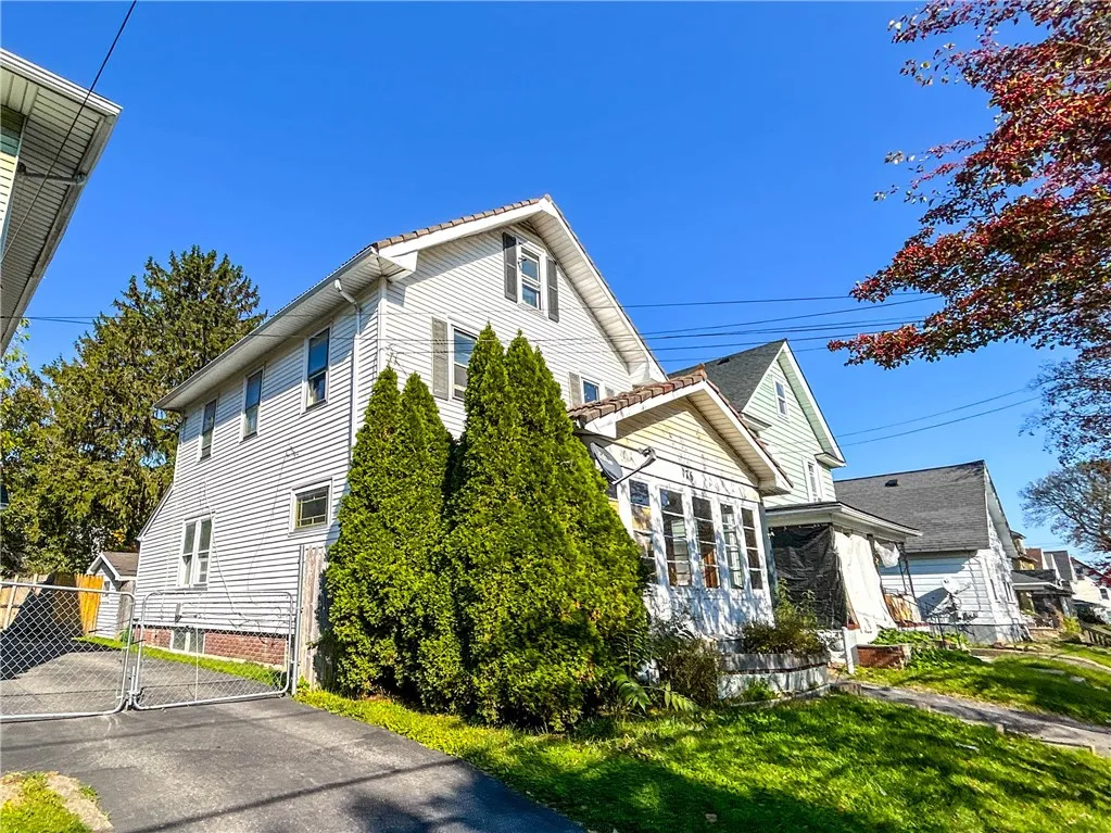 176 Michigan Street, Rochester, New York 14606, Rochester, New York 14606, 5 Bedroom Bedrooms, 8 Room Rooms,2 BathroomBathrooms,Residential,For Sale,176 Michigan Street, Rochester, New York 14606,0,R1725399