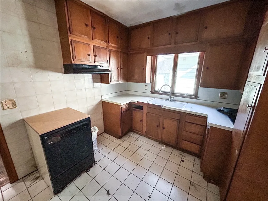 176 Michigan Street, Rochester, New York 14606, Rochester, New York 14606, 5 Bedroom Bedrooms, 8 Room Rooms,2 BathroomBathrooms,Residential,For Sale,176 Michigan Street, Rochester, New York 14606,0,R1725399