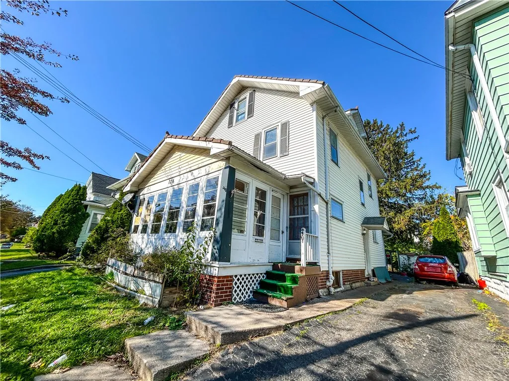 176 Michigan Street, Rochester, New York 14606, Rochester, New York 14606, 5 Bedroom Bedrooms, 8 Room Rooms,2 BathroomBathrooms,Residential,For Sale,176 Michigan Street, Rochester, New York 14606,0,R1725399