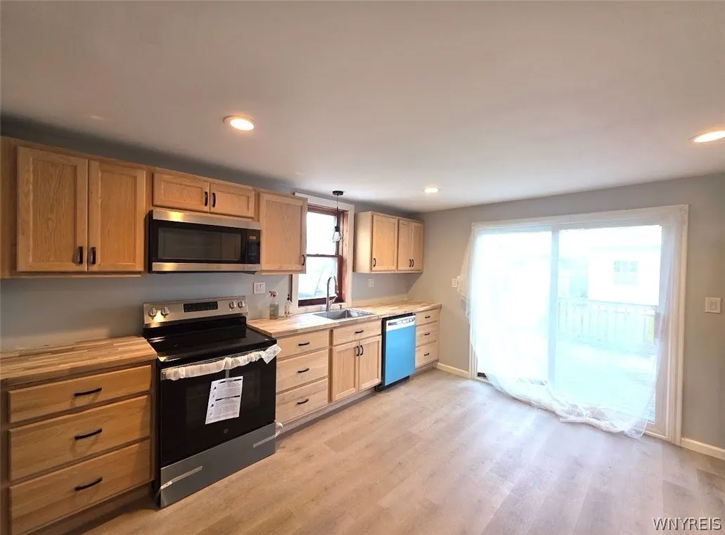 158 Como Park Boulevard, Cheektowaga, New York 142, Cheektowaga, New York 14227, 3 Bedroom Bedrooms, 6 Room Rooms,2 BathroomBathrooms,Residential,For Sale,158 Como Park Boulevard, Cheektowaga, New York 142,0,B1725450