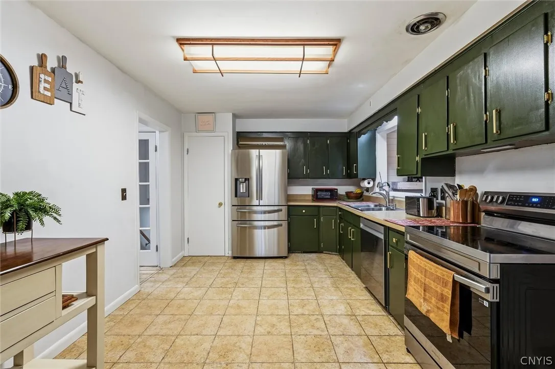 100 Bradford Parkway, Syracuse, New York 13224, Syracuse, New York 13224, 5 Bedroom Bedrooms, 9 Room Rooms,3 BathroomBathrooms,Residential,For Sale,100 Bradford Parkway, Syracuse, New York 13224,0,S1725111