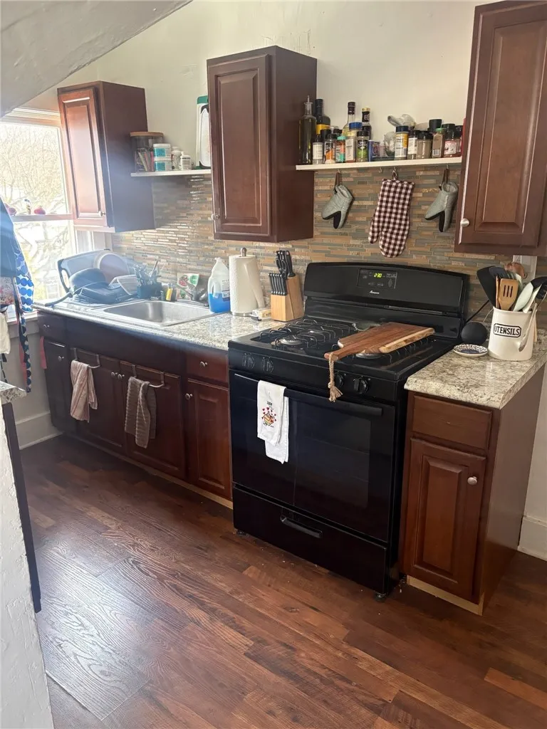 196 Culver Road, Rochester, New York 14607, Rochester, New York 14607, 6 Bedroom Bedrooms, ,5 BathroomBathrooms,Residential,For Sale,196 Culver Road, Rochester, New York 14607,0,R1725427