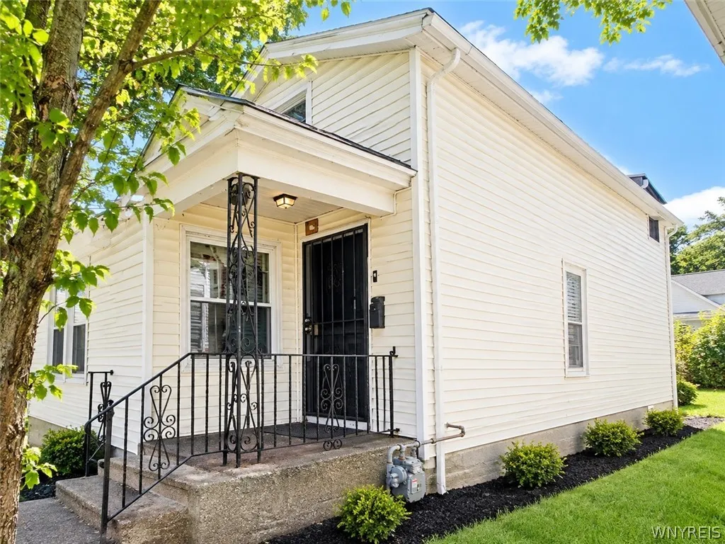 33 Lasalle Avenue, Buffalo, New York 14214, Buffalo, New York 14214, 5 Bedroom Bedrooms, ,2 BathroomBathrooms,Residential,For Sale,33 Lasalle Avenue, Buffalo, New York 14214,0,B1722979