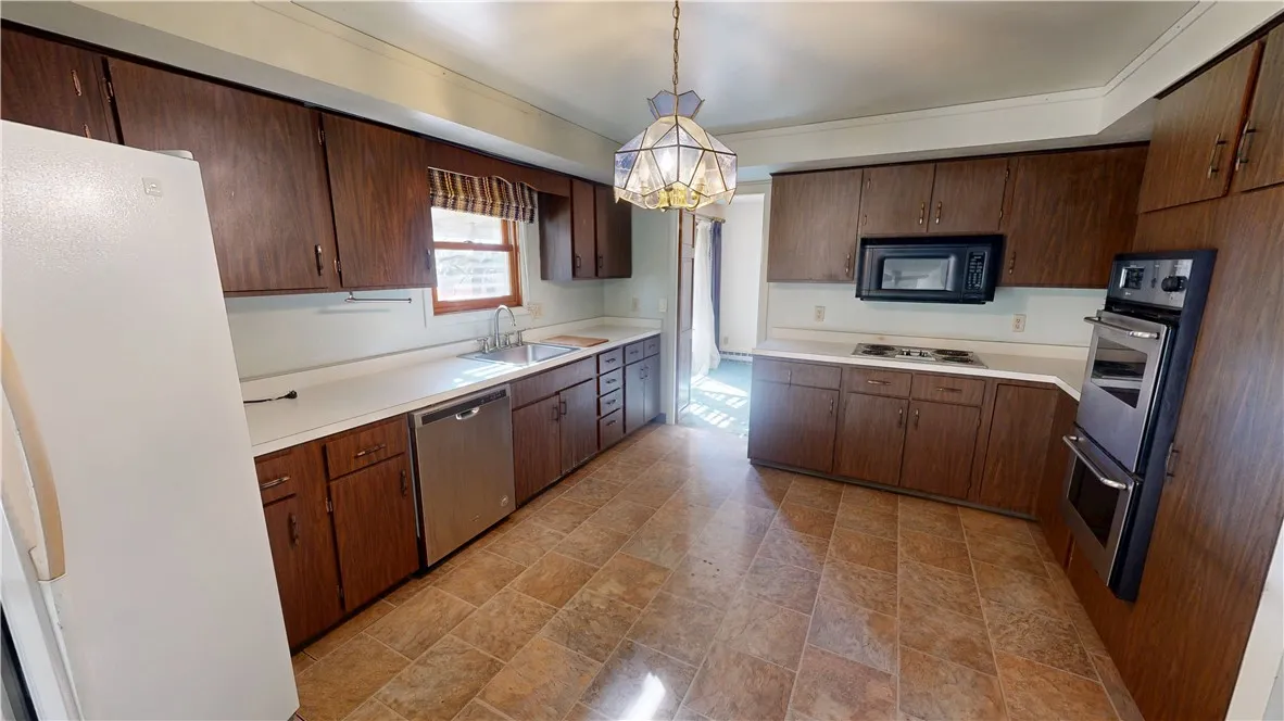 114 Hillview Court, Norwich, New York 13815, Norwich, New York 13815, 4 Bedroom Bedrooms, 11 Room Rooms,2 BathroomBathrooms,Residential,For Sale,114 Hillview Court, Norwich, New York 13815,0,R1724837
