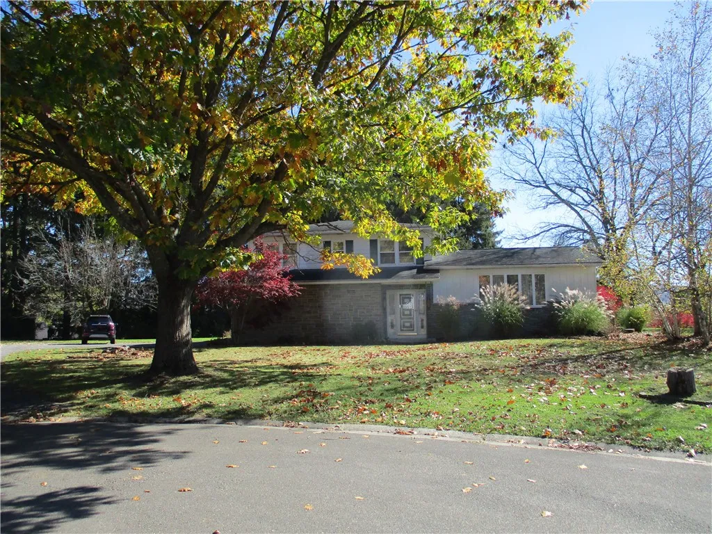 114 Hillview Court, Norwich, New York 13815, Norwich, New York 13815, 4 Bedroom Bedrooms, 11 Room Rooms,2 BathroomBathrooms,Residential,For Sale,114 Hillview Court, Norwich, New York 13815,0,R1724837