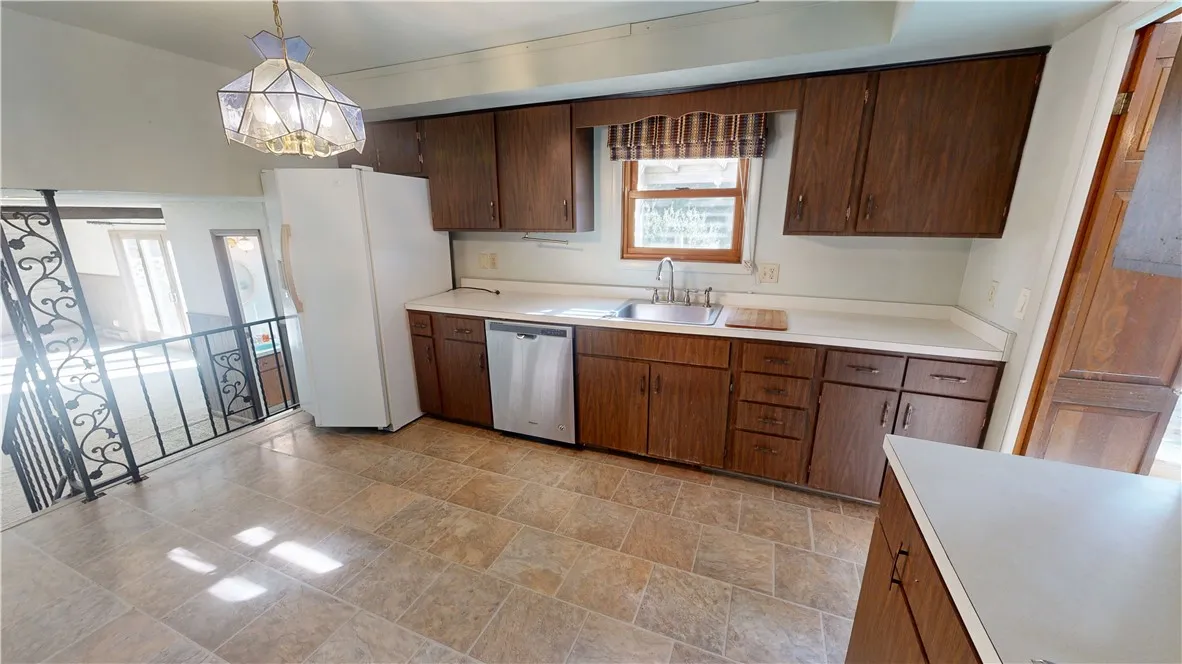 114 Hillview Court, Norwich, New York 13815, Norwich, New York 13815, 4 Bedroom Bedrooms, 11 Room Rooms,2 BathroomBathrooms,Residential,For Sale,114 Hillview Court, Norwich, New York 13815,0,R1724837