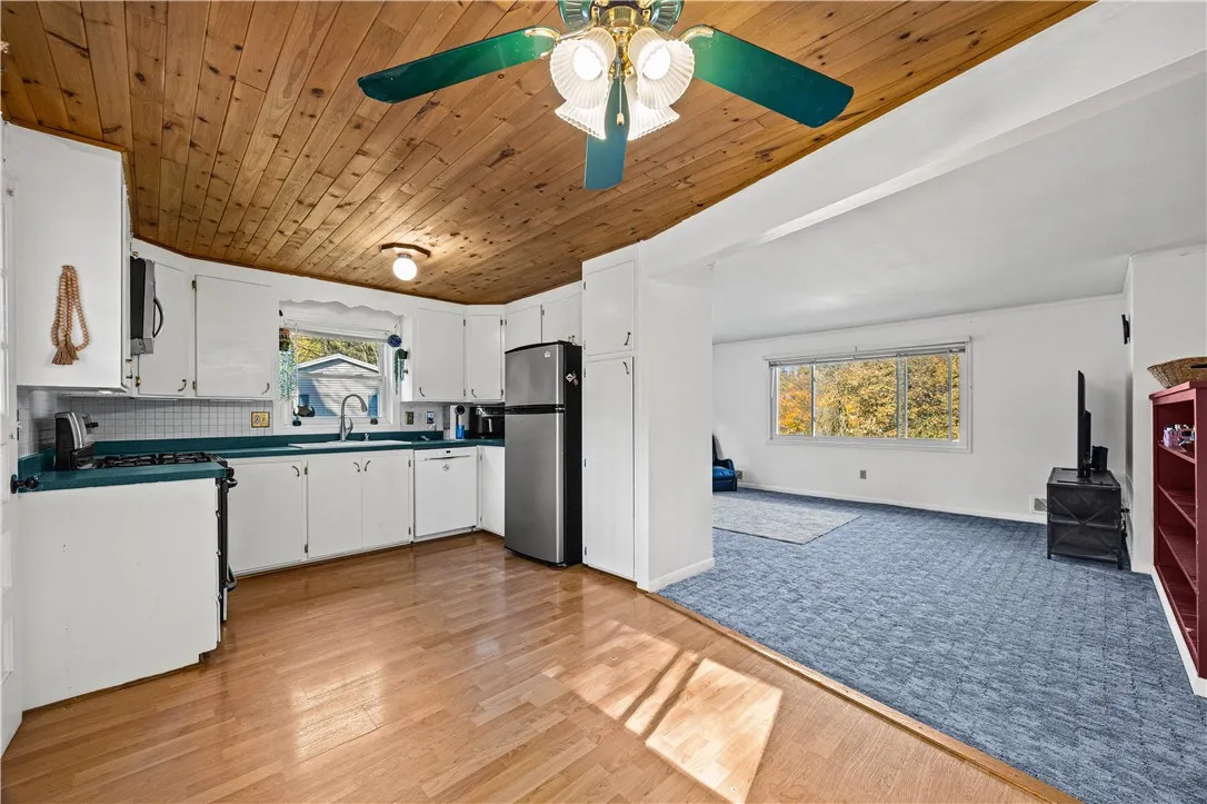 90 Caroline Drive, Gates, New York 14624, Gates, New York 14624, 3 Bedroom Bedrooms, 6 Room Rooms,1 BathroomBathrooms,Residential,For Sale,90 Caroline Drive, Gates, New York 14624,0,R1724502