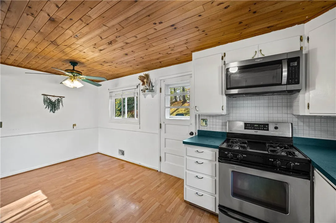 90 Caroline Drive, Gates, New York 14624, Gates, New York 14624, 3 Bedroom Bedrooms, 6 Room Rooms,1 BathroomBathrooms,Residential,For Sale,90 Caroline Drive, Gates, New York 14624,0,R1724502