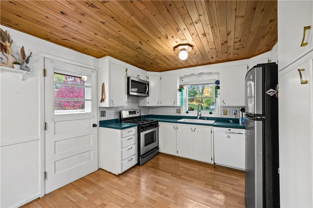 90 Caroline Drive, Gates, New York 14624, Gates, New York 14624, 3 Bedroom Bedrooms, 6 Room Rooms,1 BathroomBathrooms,Residential,For Sale,90 Caroline Drive, Gates, New York 14624,0,R1724502
