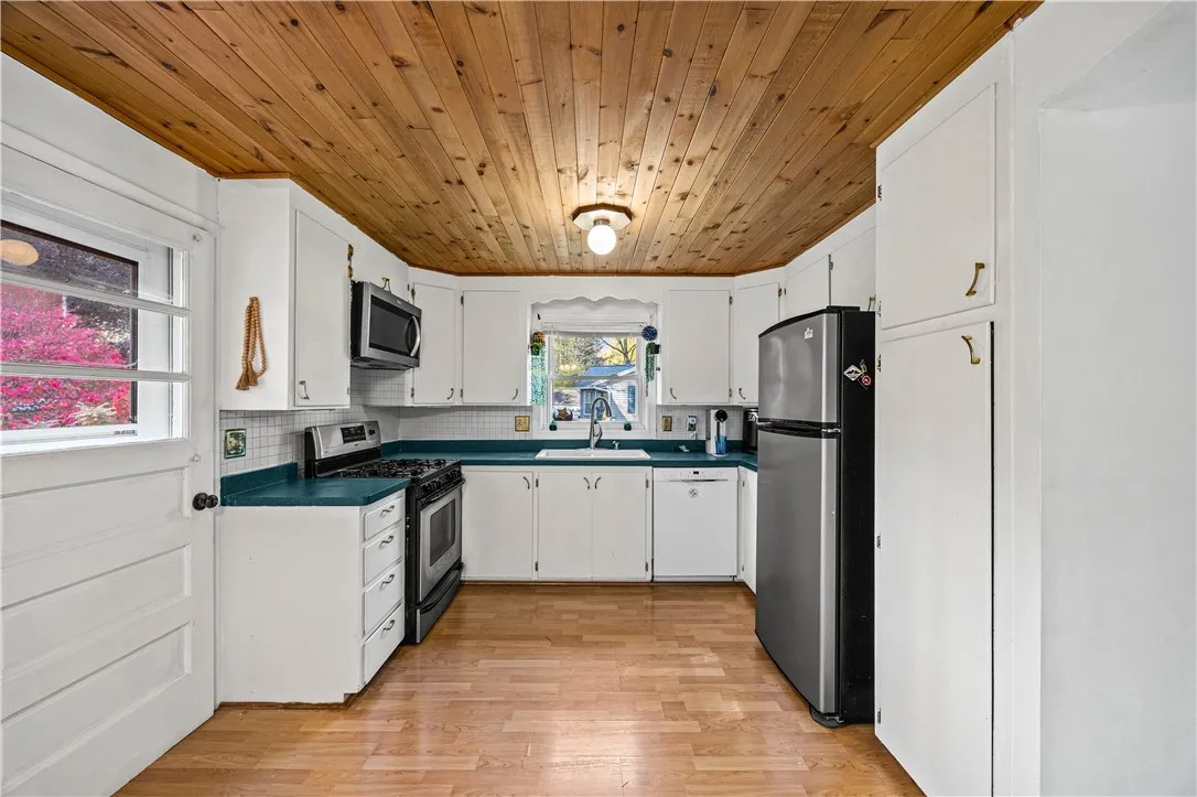 90 Caroline Drive, Gates, New York 14624, Gates, New York 14624, 3 Bedroom Bedrooms, 6 Room Rooms,1 BathroomBathrooms,Residential,For Sale,90 Caroline Drive, Gates, New York 14624,0,R1724502