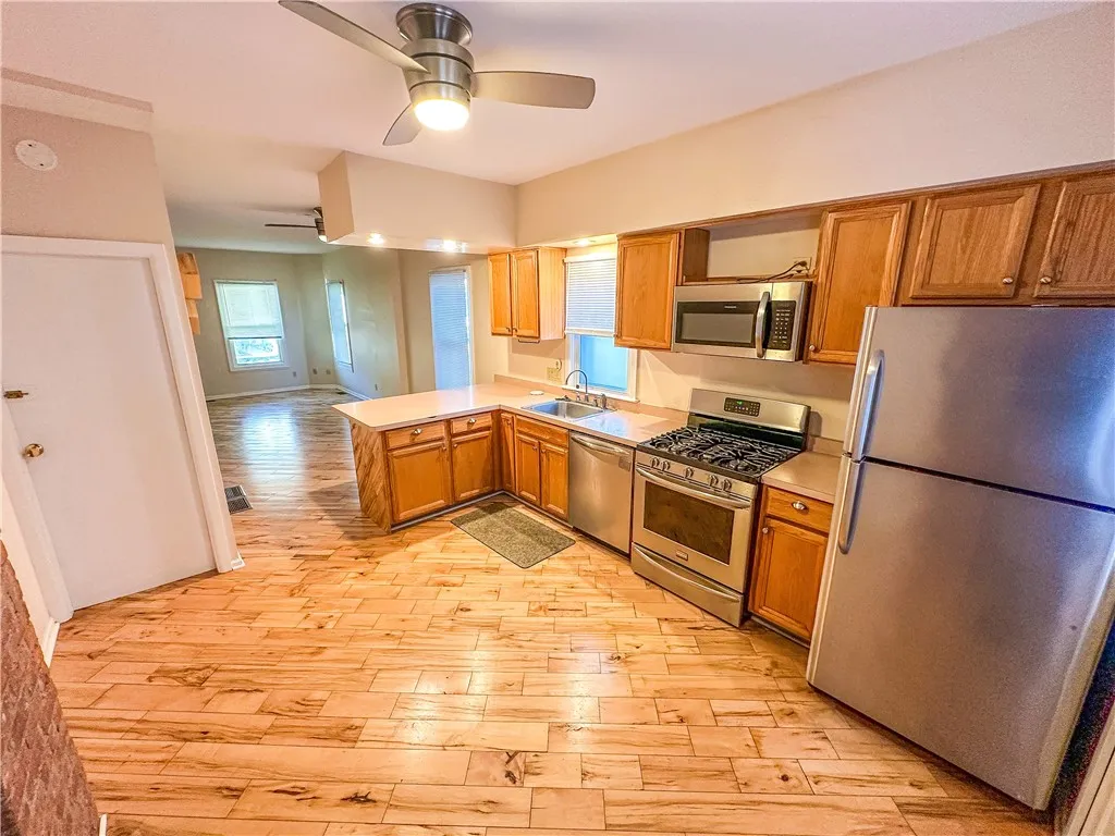 107.5 Comfort Street, Rochester, New York 14620, Rochester, New York 14620, 2 Bedroom Bedrooms, 6 Room Rooms,1 BathroomBathrooms,Residential Lease,For Rent,107.5 Comfort Street, Rochester, New York 14620,0,R1723252