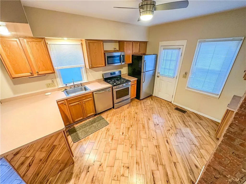 107.5 Comfort Street, Rochester, New York 14620, Rochester, New York 14620, 2 Bedroom Bedrooms, 6 Room Rooms,1 BathroomBathrooms,Residential Lease,For Rent,107.5 Comfort Street, Rochester, New York 14620,0,R1723252