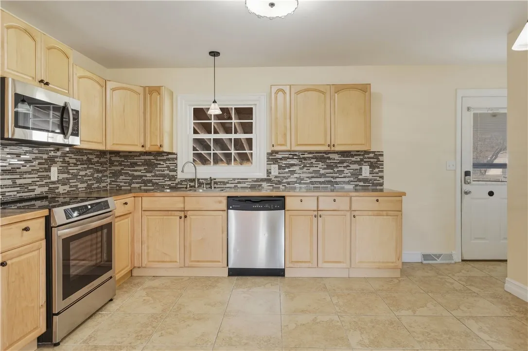 202 Weller Avenue, Horseheads, New York 14845, Horseheads, New York 14845, 3 Bedroom Bedrooms, 7 Room Rooms,2 BathroomBathrooms,Residential,For Sale,202 Weller Avenue, Horseheads, New York 14845,0,R1723741