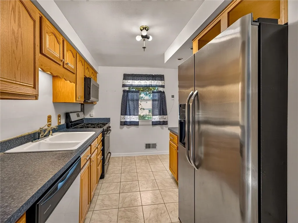 176 Drumcliff Way, Greece, New York 14612, Greece, New York 14612, 4 Bedroom Bedrooms, 8 Room Rooms,1 BathroomBathrooms,Residential,For Sale,176 Drumcliff Way, Greece, New York 14612,0,R1725397